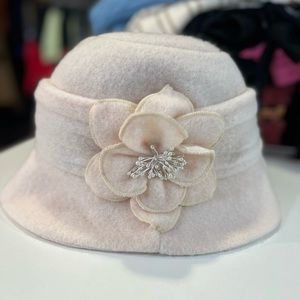 Elegant Cream Women's Hat with Floral Accent